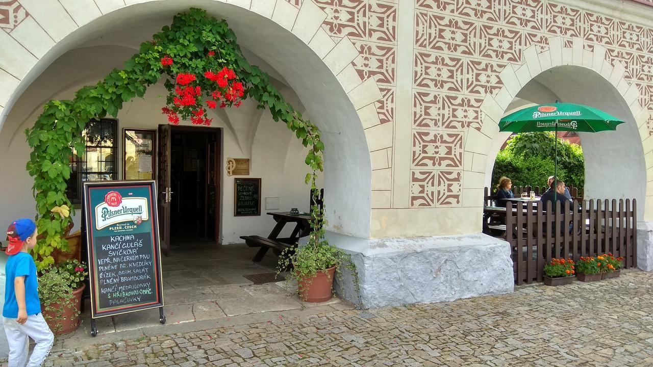 Nové Město nad Metují Hotel U Broucka מראה חיצוני תמונה