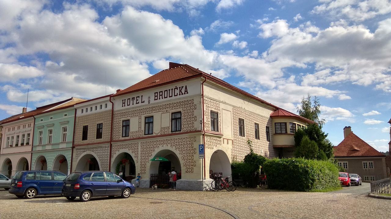Nové Město nad Metují Hotel U Broucka מראה חיצוני תמונה